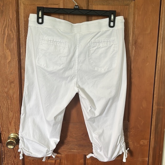 Dash Women’s White Ruched Bottom Capris With pockets Size Large - Picture 5 of 6